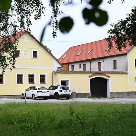 Penzion Mezi řádky Jindřichův Hradec Exterior foto