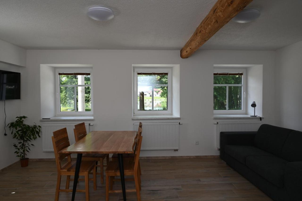 Penzion Mezi řádky Jindřichův Hradec Exterior foto