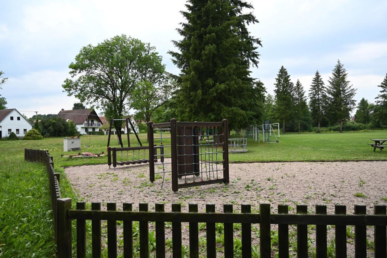 Penzion Mezi řádky Jindřichův Hradec Exterior foto